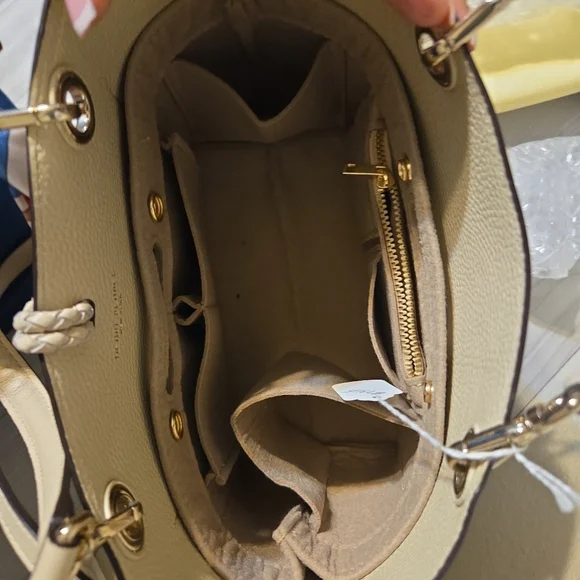 Henri Bendel Worth Avenue medium tote - Picture 10 of 10